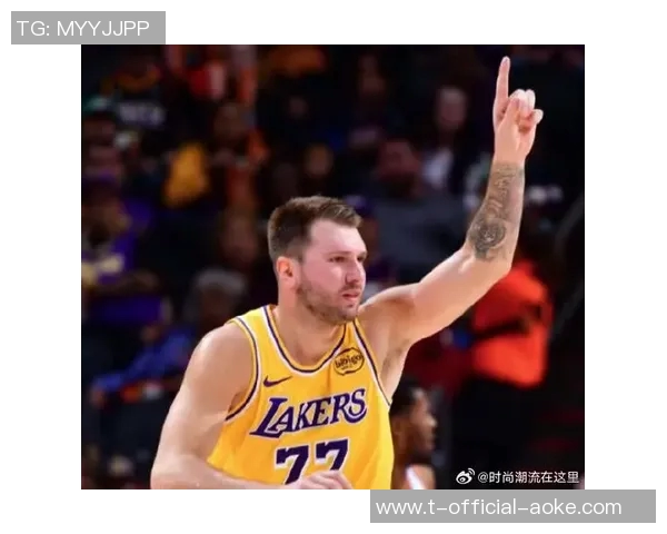 弗拉格耀眼表现惊艳联盟！生涯前15场砍下233分，独行侠队史第四，东契奇紧随其后