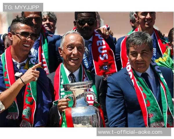 重归于好？取得胜利后阿隆索和维尼修斯击掌拥抱致意